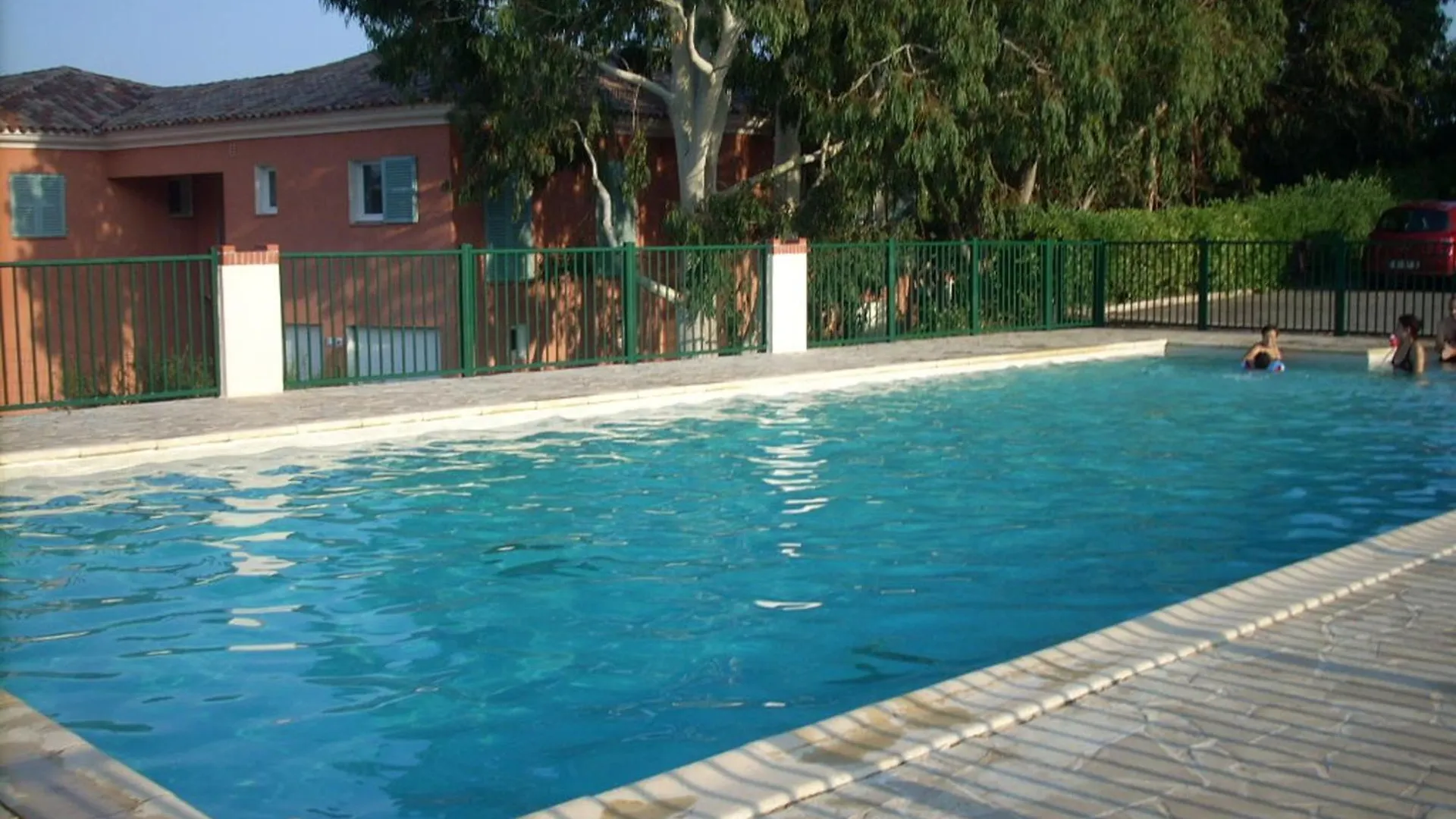 Apartamento Sublime 2 Pieces Avec Clim, Terrasse, Piscine Et Parking Prive, Proche Plages Et Commerces A Sainte-Maxime - Fr-1-780-20
