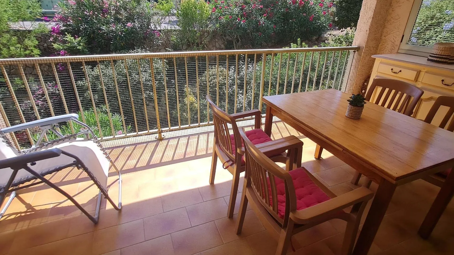 Apartamento Sublime 2 Pieces Avec Clim, Terrasse, Piscine Et Parking Prive, Proche Plages Et Commerces A Sainte-Maxime - Fr-1-780-20 França