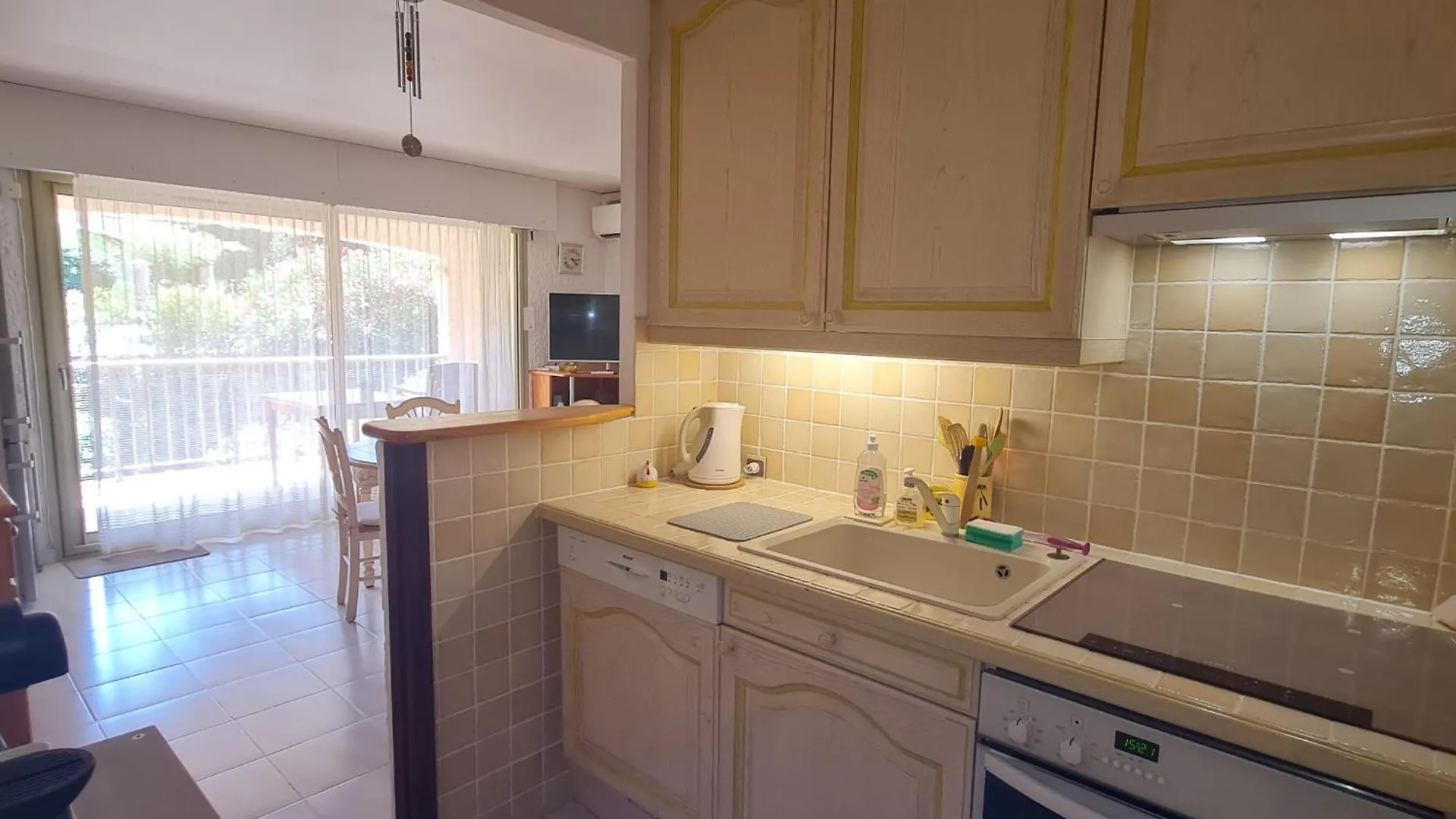 Sublime 2 Pieces Avec Clim, Terrasse, Piscine Et Parking Prive, Proche Plages Et Commerces A Sainte-Maxime - Fr-1-780-20